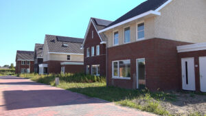 Leegstaande starterswoningen Hoeksehof Bergschenhoek eindelijk in de verkoop maar gemeente is niet blij