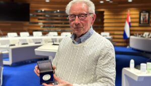 John Hofman ontvangt gemeentelijke erepenning