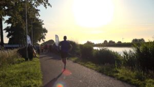 MIDZOMERAVONDLOOP WAS STRALEND