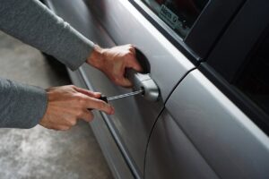 Autodieven slaan 25 keer toe: Politie vindt negen voertuigen terug