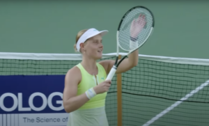 Suzan Lamens wint haar eerste WTA-titel in Osaka: ‘Nooit durven dromen’