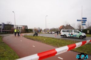 Fietser zwaargewond na aanrijding met taxi op rotonde Bergweg-zuid Bergschenhoek