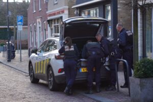 Controle door Douane bij Poolse supermarkt Dorpsstraat Bleiswijk
