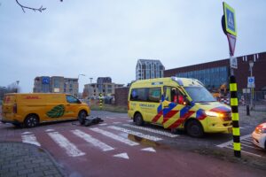 Scooterrijder gewond bij aanrijding met bezorgbus in Berkel en Rodenrijs