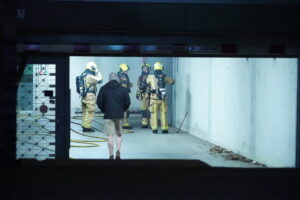 Rookontwikkeling door auto zorgt voor brandalarm in seniorencomplex Zoetermeer