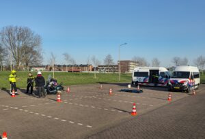 Politie haalt opgevoerde fatbikes van de weg bij controle bij De Windas