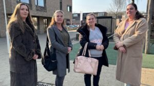 School wil hek om schoolplein, maar kunst staat in de weg