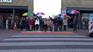 Regenboogzebrapad Herenstraat straalt weer als symbool van inclusiviteit