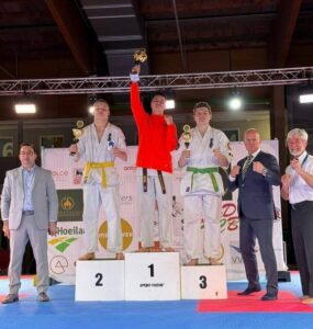 Zoetermeerse karateka pakken titels op toernooi in België
