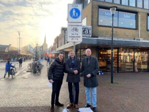 Raad voert algeheel fietsverbod in voor winkelgebieden