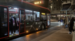 Zoetermeer bouwt aan regionaal nachtnet: nachtbus uit Rotterdam stapje dichterbij