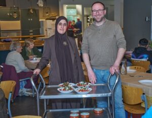 Vrijwilligers komen samen tijdens NLdoet en zorgen voor verbinding in heel Zoetermeer