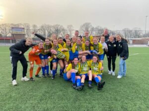 Berkel pakt punt bij koploper AZSV