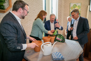 Ichthuskerk zet eerste stap in verduurzaming met symbolische start