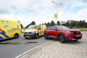 Maaltijdbezorger gewond na botsing op rotonde Boterdorpseweg in Bergschenhoek