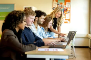 ‘Praat met ons, niet over ons’: mbo-studenten gaan in gesprek met de stad