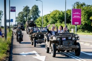 Parachutisten landen op de Markt: bijzondere editie van Veteranendag