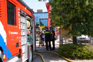 Brand in dak van kantoorpand in aanbouw Paletsingel Zoetermeer