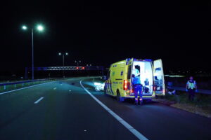 Motorrijder zwaargewond bij eenzijdig ongeval op fly-over A16