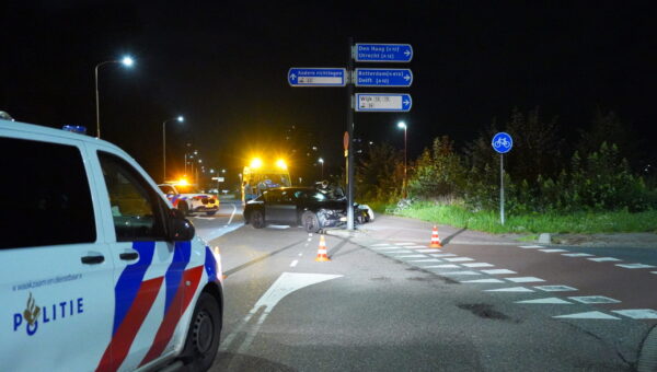 Gewonde nadat auto tegen verkeerspaal botst Van der Hagenstraat in Zoetermeer